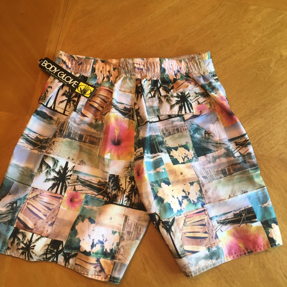 Body Glove Men’s Tropical Print Board Shorts - Picture 3 of 4